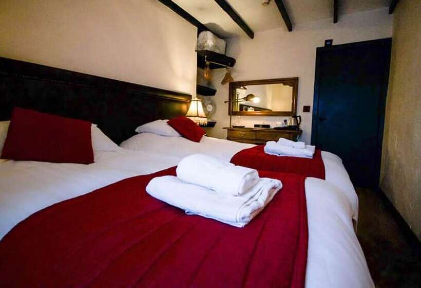 Executive Room Queen Bed, The Black Boy Inn