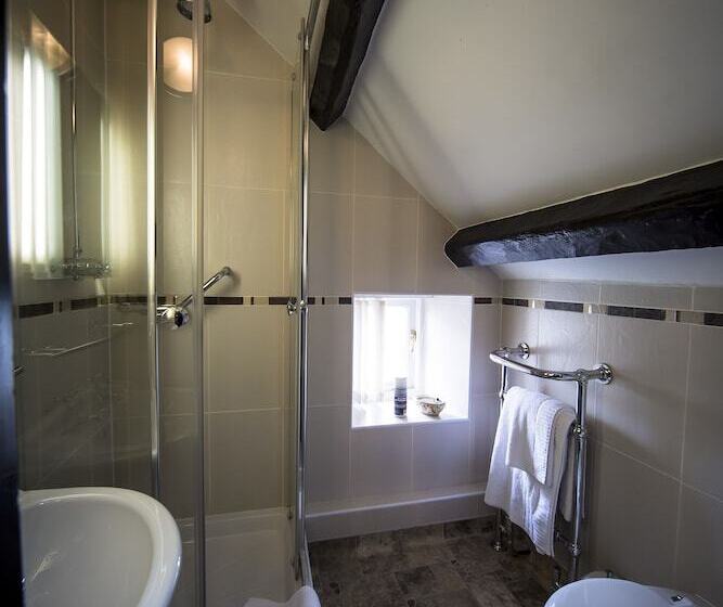 Executive Room Queen Bed, The Black Boy Inn