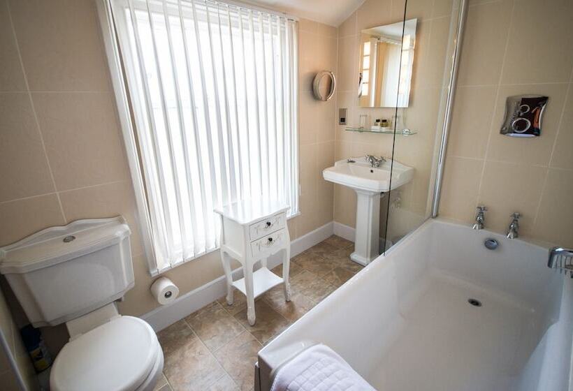Suite Queen Bed, The Black Boy Inn
