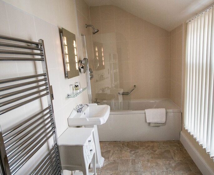 Suite Queen Bed, The Black Boy Inn