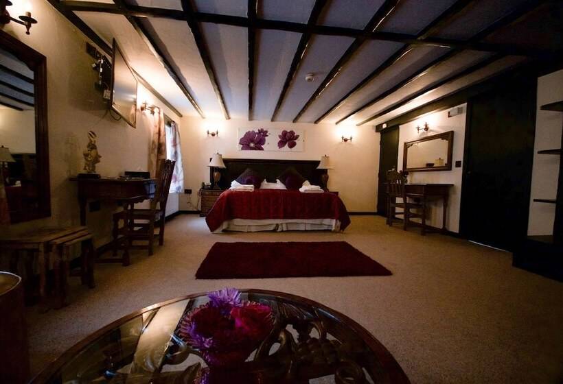 Executive Room Queen Bed, The Black Boy Inn