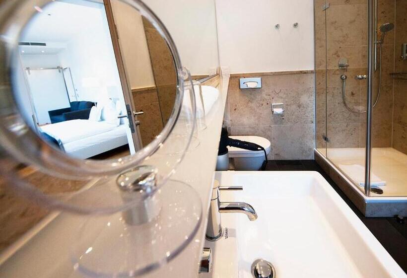 Standardzimmer, Qube Hotel Bergheim