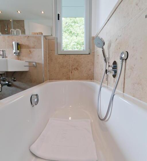 Deluxe Zimmer, Qube Hotel Bergheim