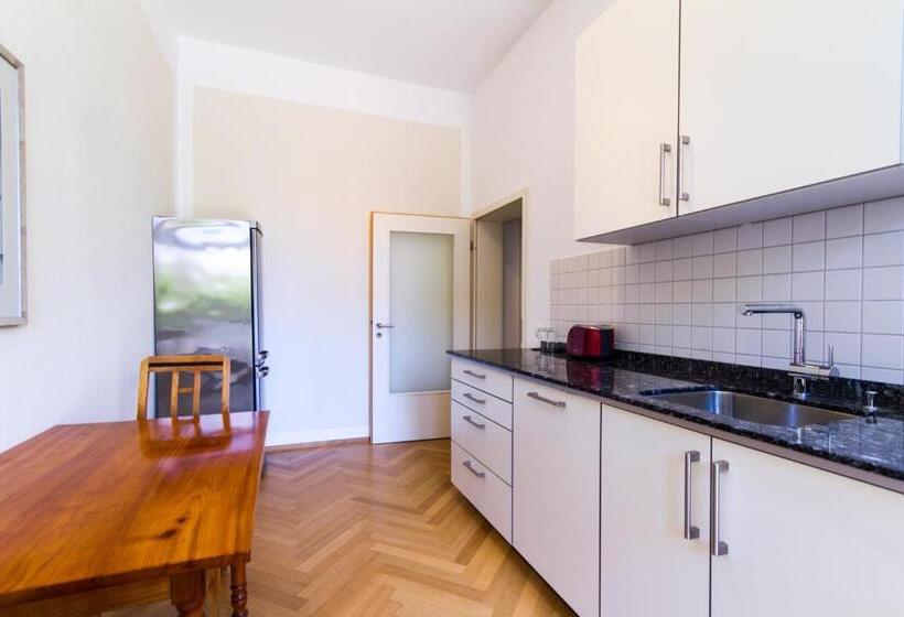 1 Schlafzimmer Apartment, Qube Hotel Bergheim