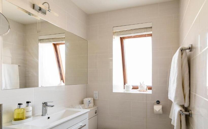 Suite Cama King, The Beachcroft Hotel, Bw Signature Collection