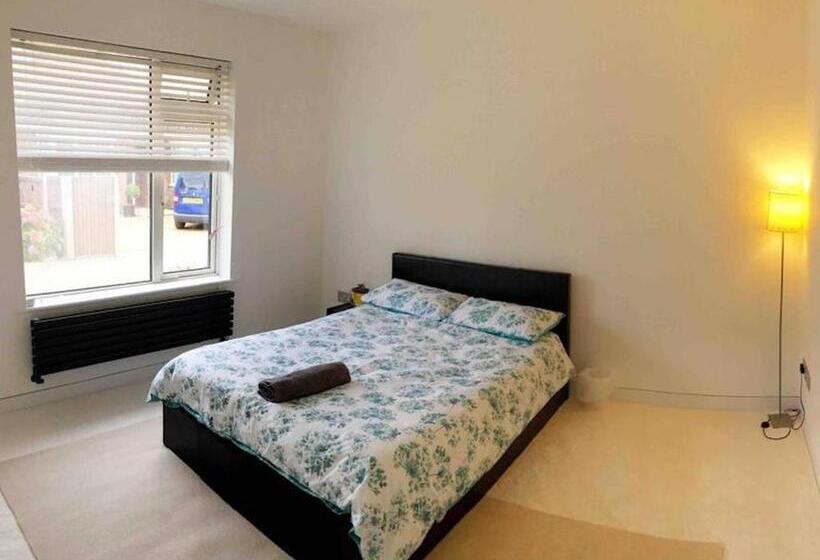 اتاق استاندارد سه نفره, Double Bedroom, Kings Lynn, New Renovated Bathroom