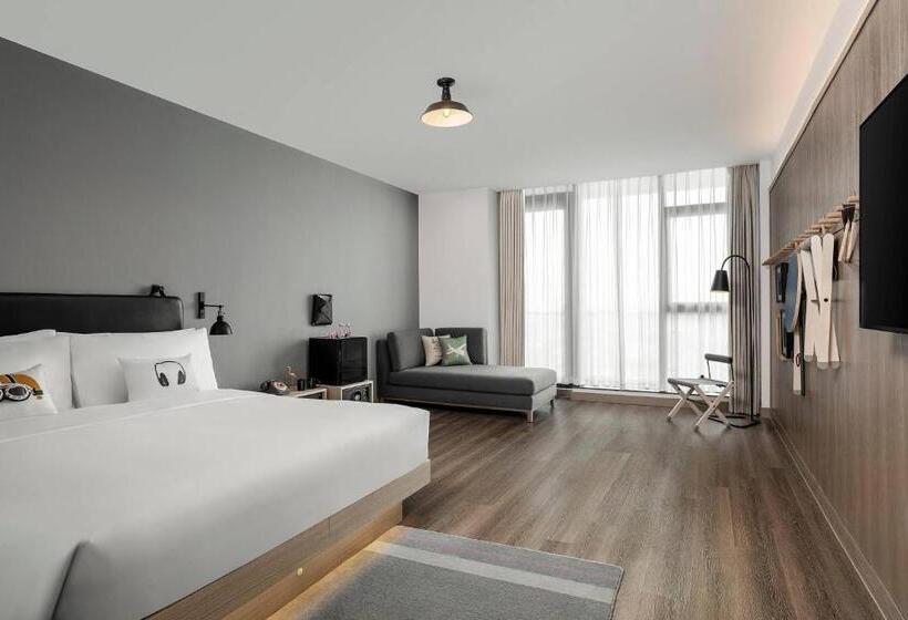 اتاق لوکس با تخت بزرگ, Moxy Shanghai Hongqiao Necc