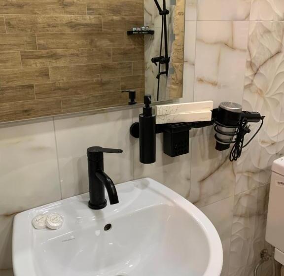 سوئیت با بالکن, City Central Apartment