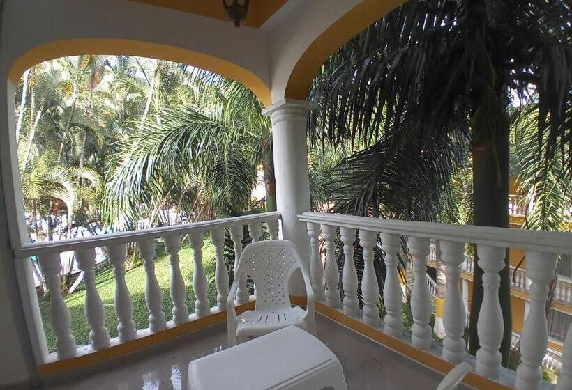 Трехместный Номер Стандарт с Балконом, Villa San Cayetano
