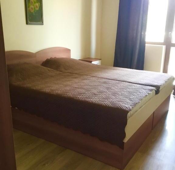 Apartamento 1 Dormitório com Terraço, къща за гости емона,обзор