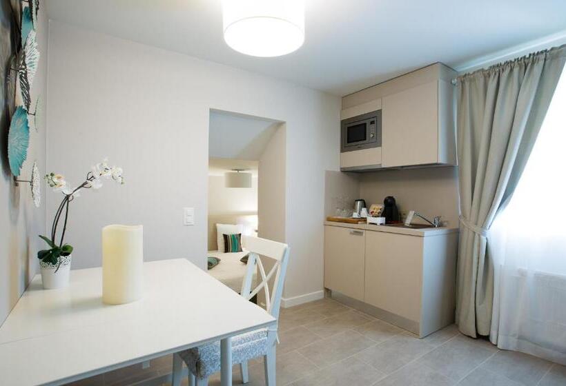 Студия Стандарт, Auberge Des Grands Bois