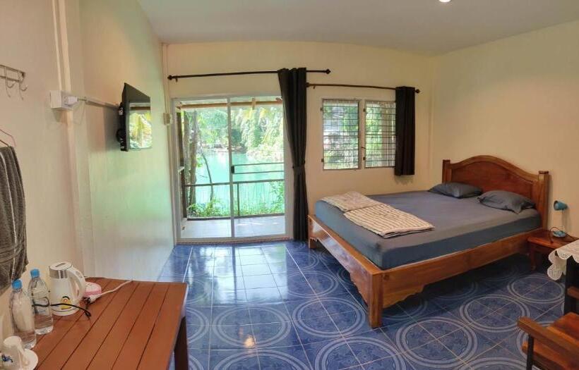 اتاق استاندارد, Baan Thamachart