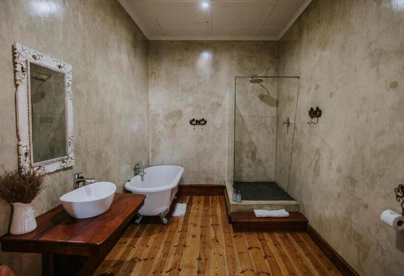 Номер Стандарт Вид на Бассейн, Three Birds Country House