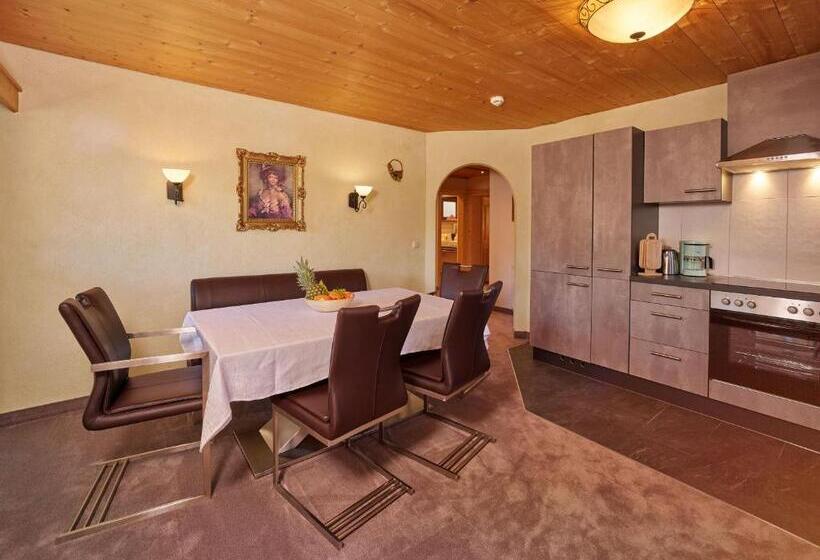 Апартаменты 2 Спальни с Балконом, Haus Erbhof