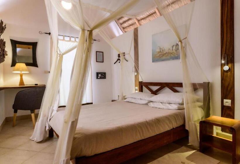 بانگلوی استاندارد, Auberge De La Table