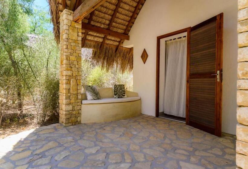 بانگلوی استاندارد, Auberge De La Table