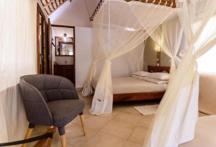 بانگلوی استاندارد, Auberge De La Table