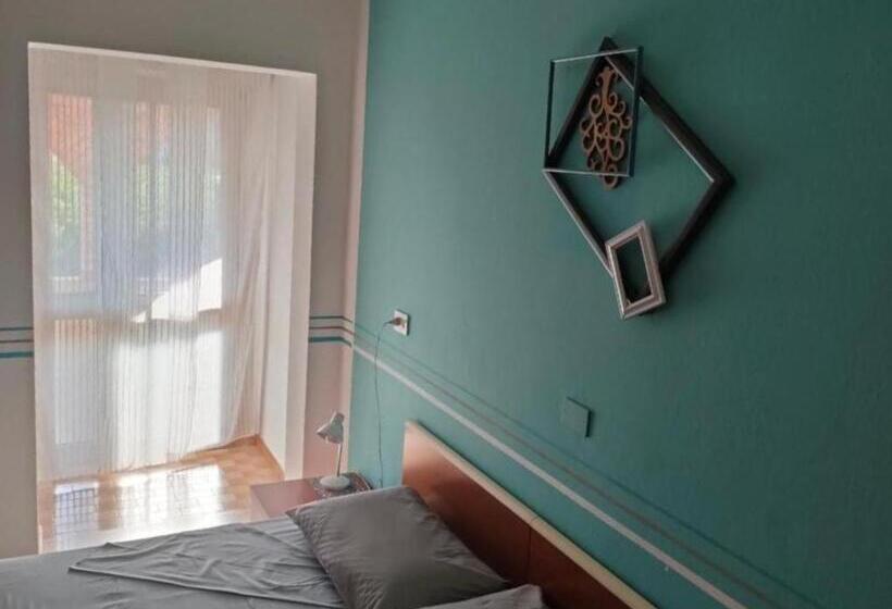Quarto Quadruple Standart com Varanda, Da Nino Brussa 340