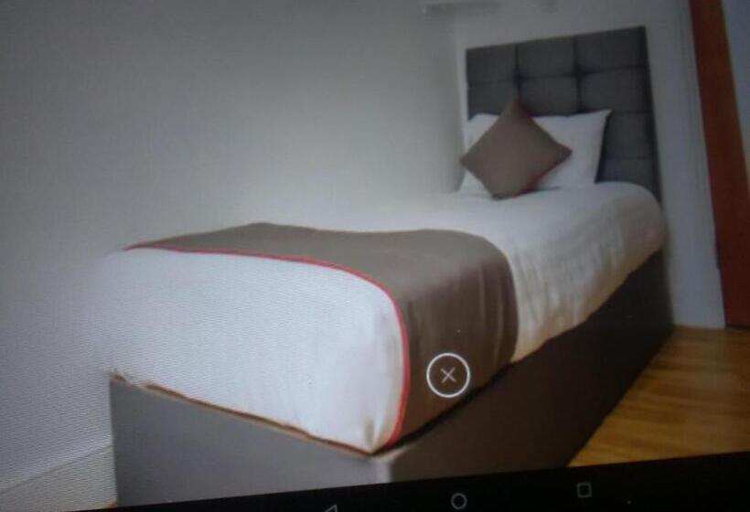Quarto Economy Individual, Clifton Hotel & Bar Newcastle