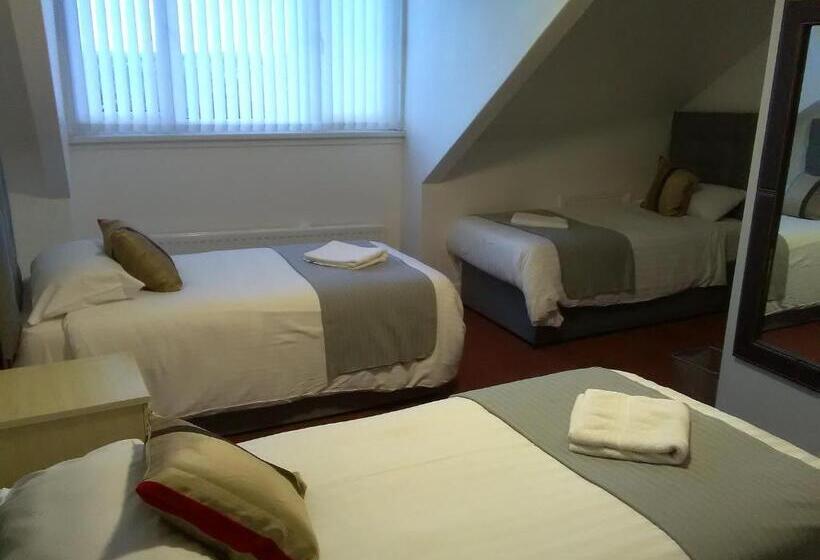 Quarto Triplo Comfort, Clifton Hotel & Bar Newcastle