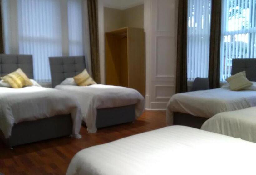 Quarto Familiar, Clifton Hotel & Bar Newcastle