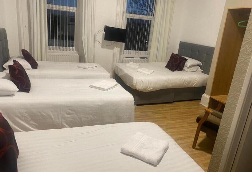 Quarto Familiar, Clifton Hotel & Bar Newcastle