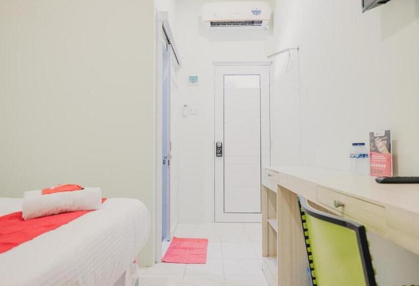Номер Deluxe, Reddoorz @ Jalan Pangeran Antasari Lampung 2