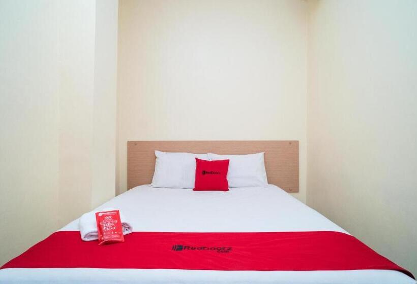 Номер Economy, Reddoorz Syariah Near Taman Siring 2