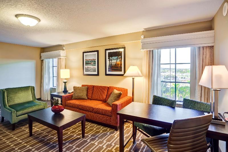 스위트, Embassy Suites By Hilton Fort Myers Estero