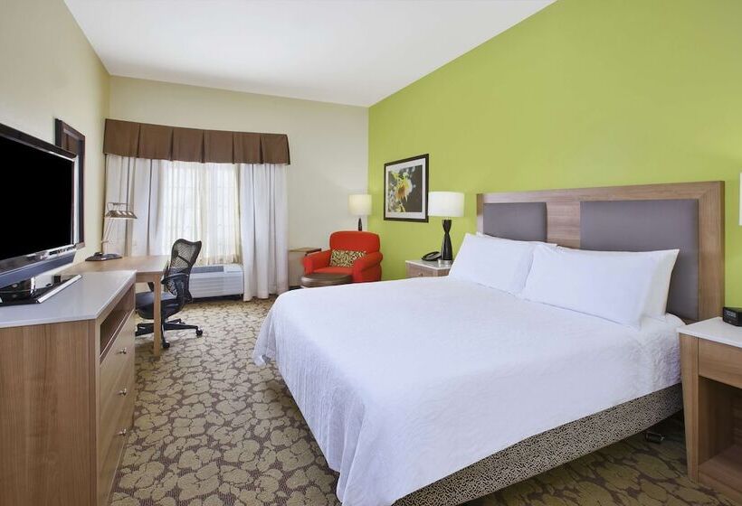 اتاق لوکس با چشم‌انداز دریاچه, Hilton Garden Inn Wichita