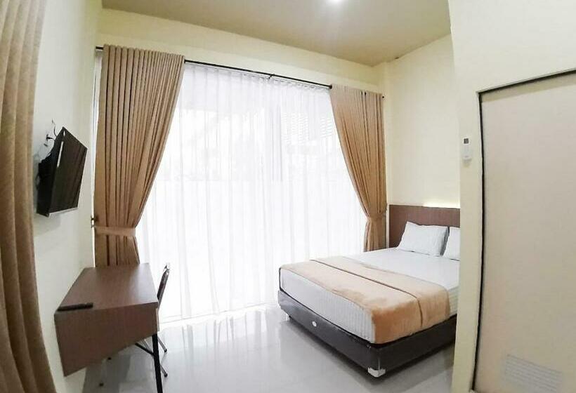 Номер Deluxe, Reddoorz Syariah Near Transmart Jambi 2