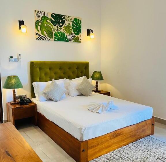 Номер Deluxe, J Leaf Hotel By Blue Bird