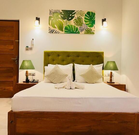 Номер Deluxe, J Leaf Hotel By Blue Bird