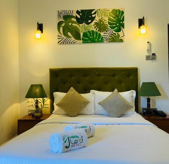 Номер Deluxe, J Leaf Hotel By Blue Bird
