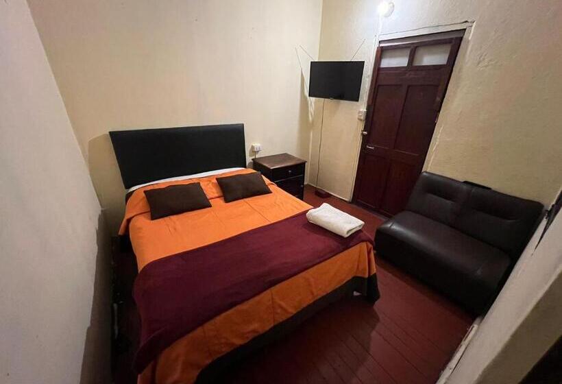 اتاق استاندارد با سرویس بهداشتی مشترک, Orkkowasi Backpackers