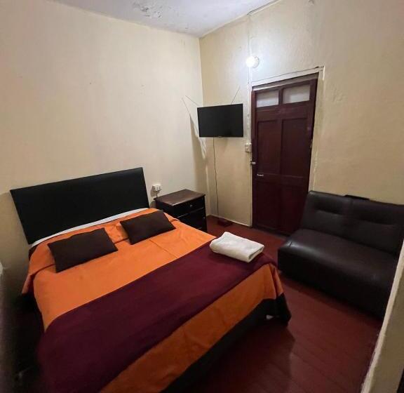 اتاق استاندارد با سرویس بهداشتی مشترک, Orkkowasi Backpackers