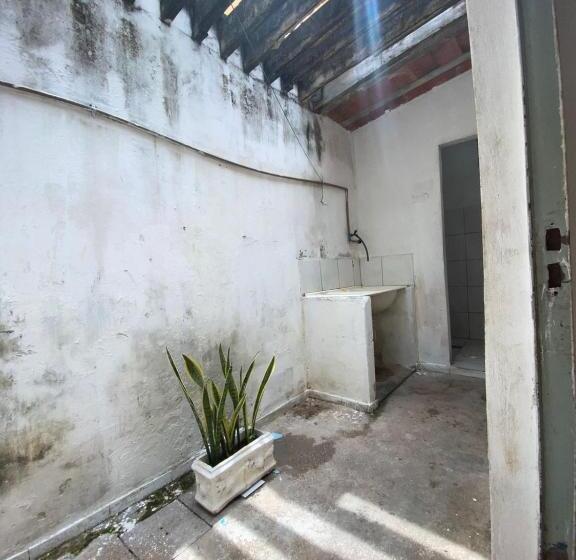 샬레, Hostel Luna