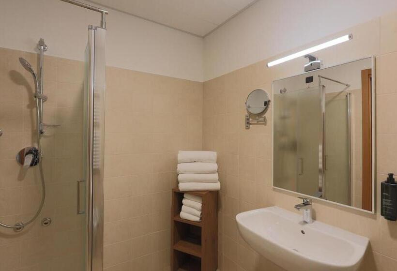 تختخواب در اتاق مشترک, Corte Milano