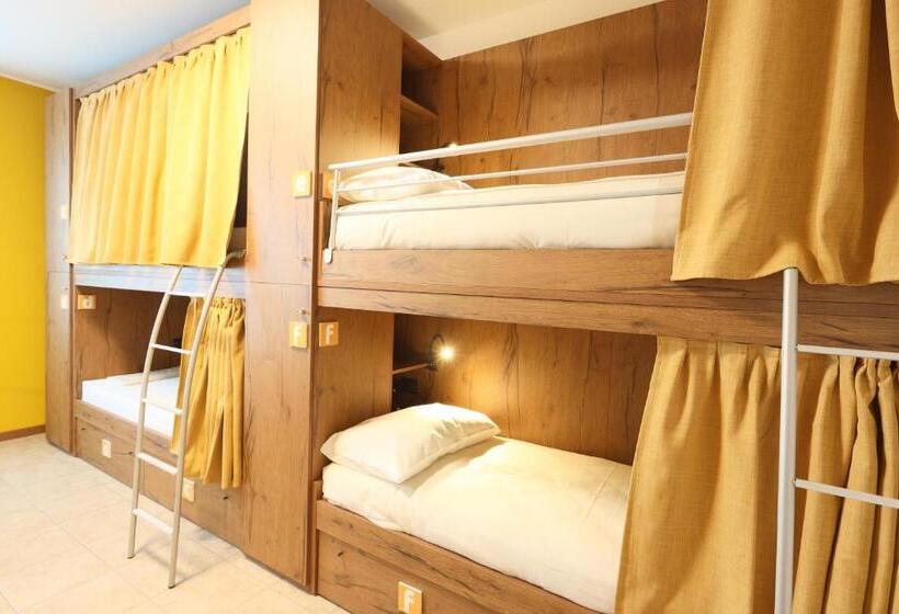 تختخواب در اتاق مشترک, Corte Milano