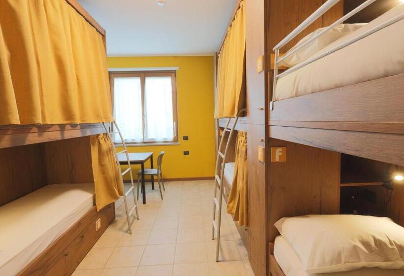 تختخواب در اتاق مشترک, Corte Milano