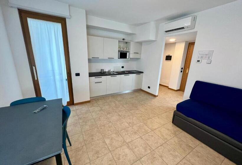 سوئیت با بالکن, Corte Milano