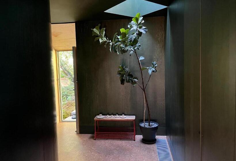 דירת חדר סופריור, Fernwood