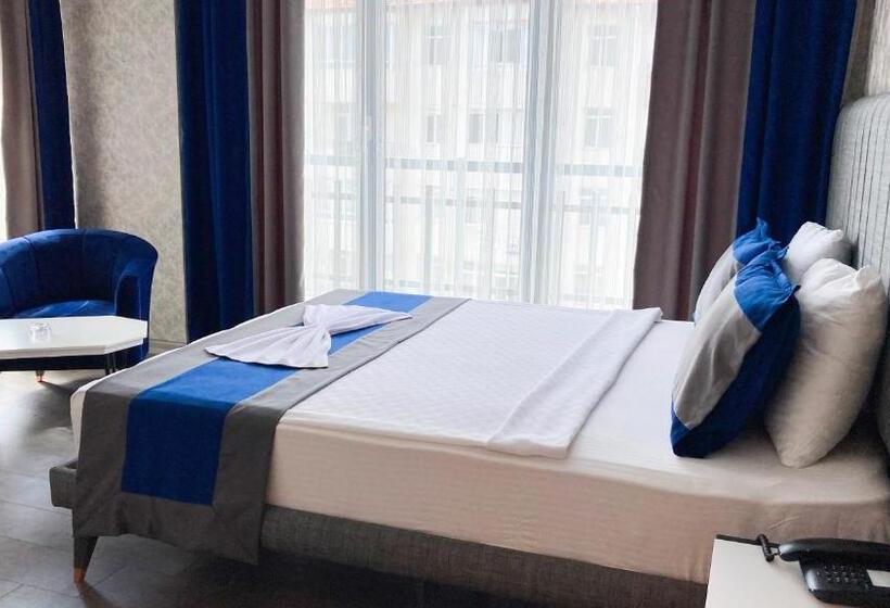 Family Suite, Nenessa