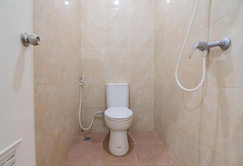 Номер Стандарт, Reddoorz Near Prujakan Station Cirebon
