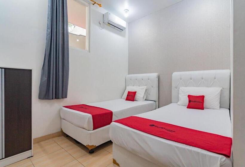 Номер Стандарт, Reddoorz Near Prujakan Station Cirebon