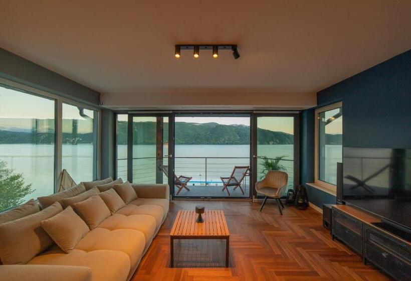 수피리어 스튜디오, Vila Casa9