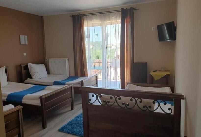 Четырехместный Номер Стандарт, Pension Regent Green Leaf
