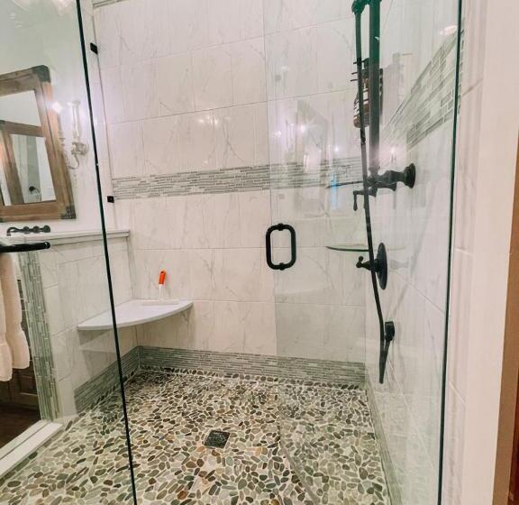 Люкс Кровать Кинг, De La Bleau B&b