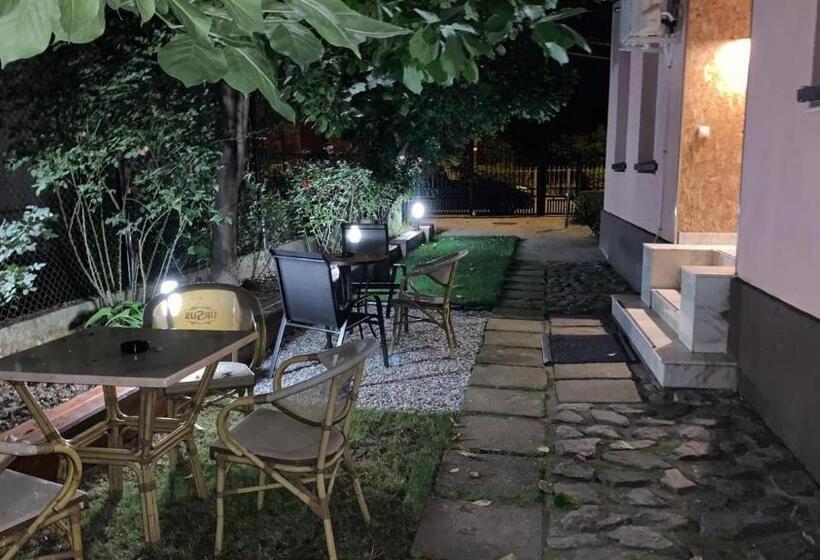 اتاق سوپریور سه تخته, Casa Ris
