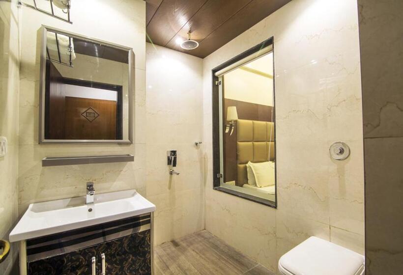 Номер Deluxe, Abhinandan